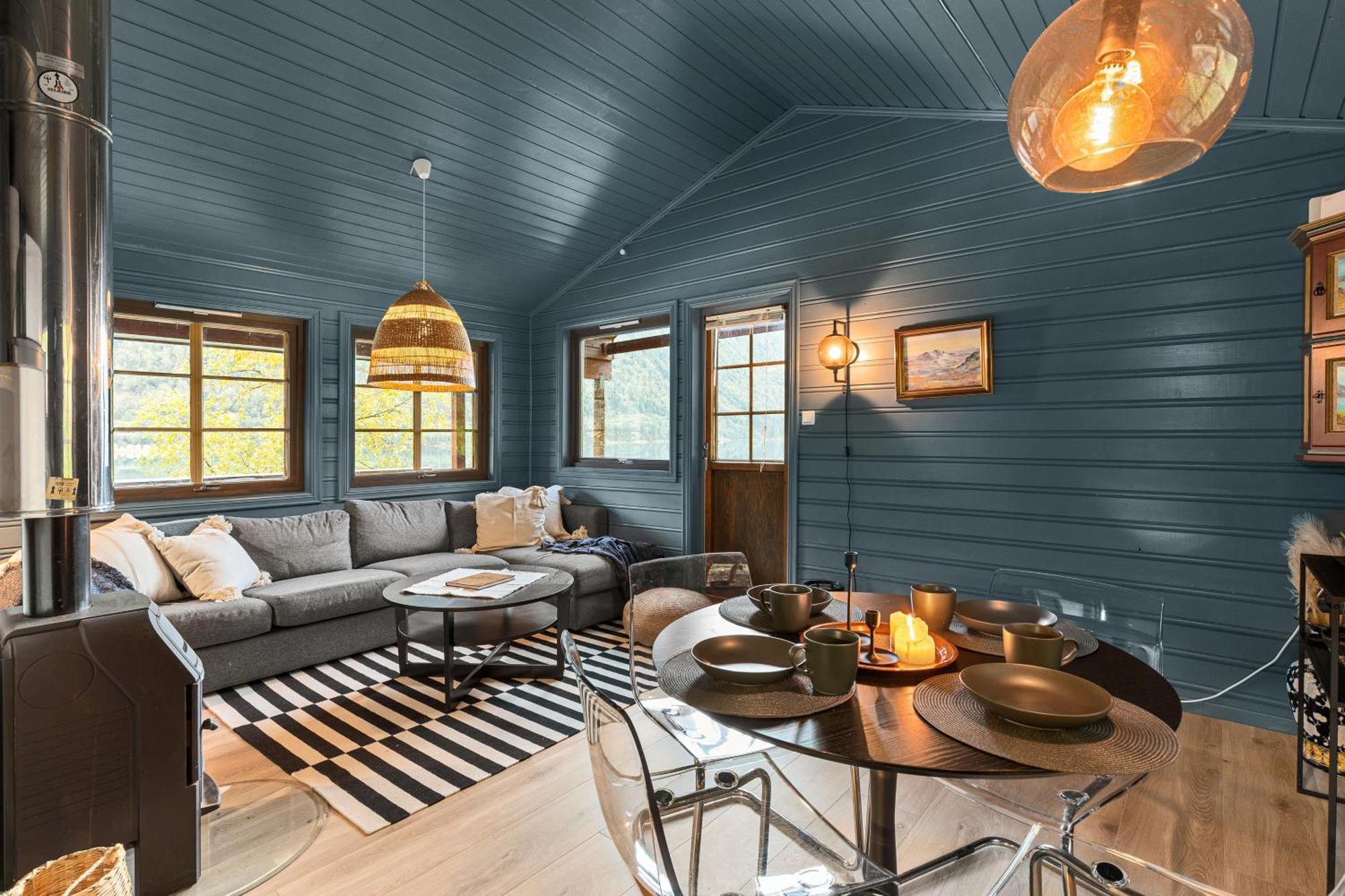 Cabin Alongside The Beautiful Fjaerlandsfjord Luaran gambar